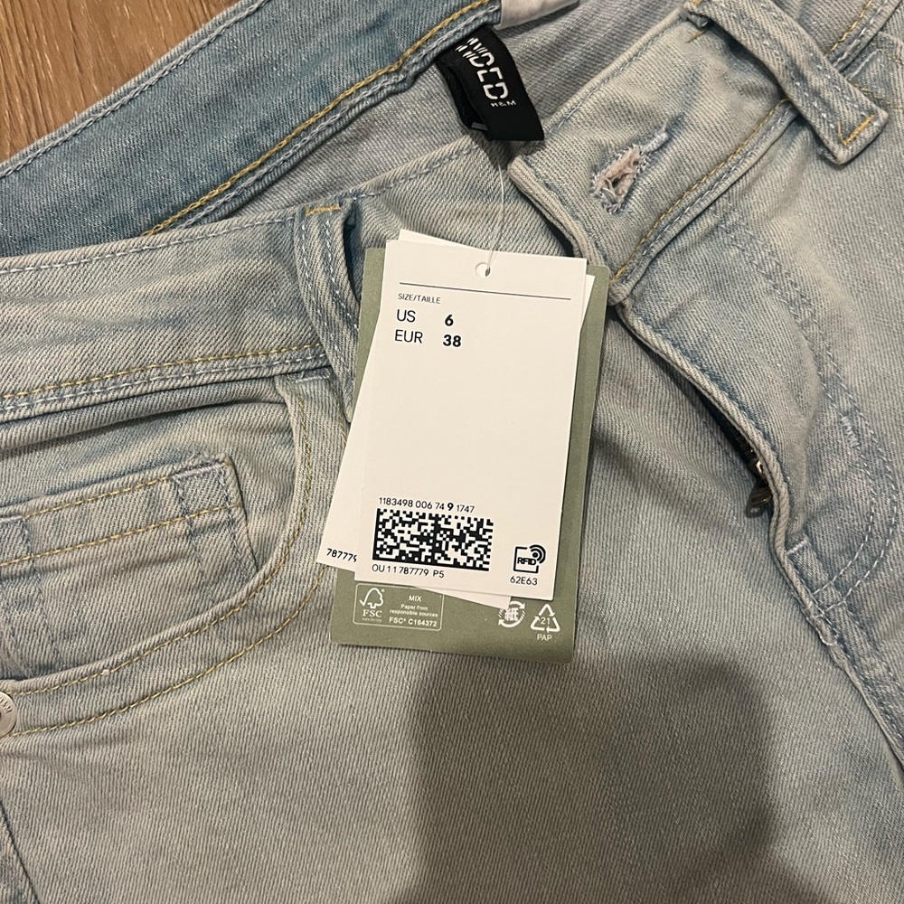 NWT H&M low rise flare jeans w/ back pocket flaps size 6 color light denim blue - Picture 6 of 6